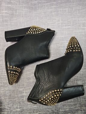 Lola Cruz Black Leather Gold Studded Pointed Toe Ankle Boots Booties